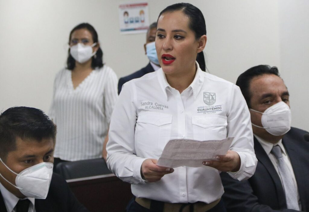 Alcaldesa Sandra Xantall Cuevas ofrece personalmente disculpas a mandos de la SSC-CDMX Foto: Especial
