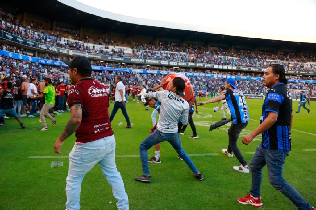 Acuerdan diputados citar a directivos de fútbol por la violencia registrada en estadio Corregidora Foto: Internet