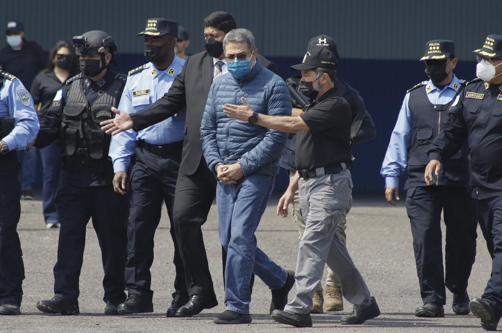 Juez: Expresidente de Honduras permanecerá detenido en NY