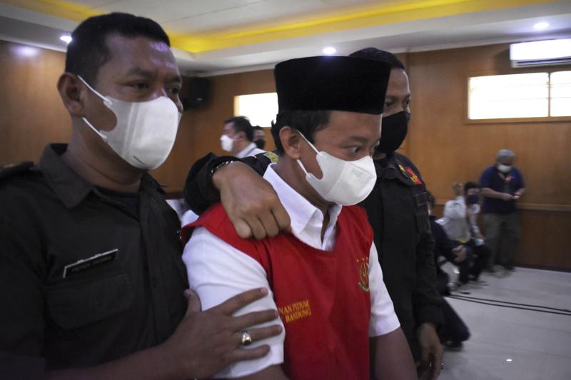 Indonesia condena a muerte a director por violar a 13 niñas Foto: AP