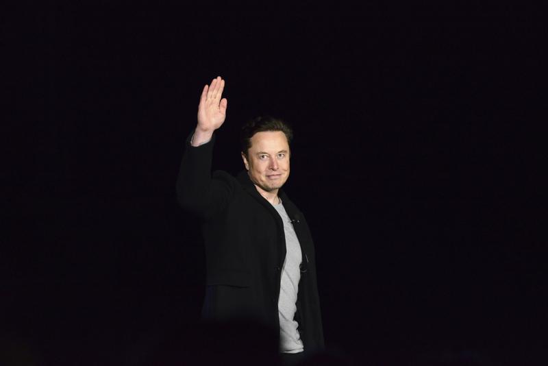 Accionistas de Tesla piden a juez silenciar a Musk FOTO: AP