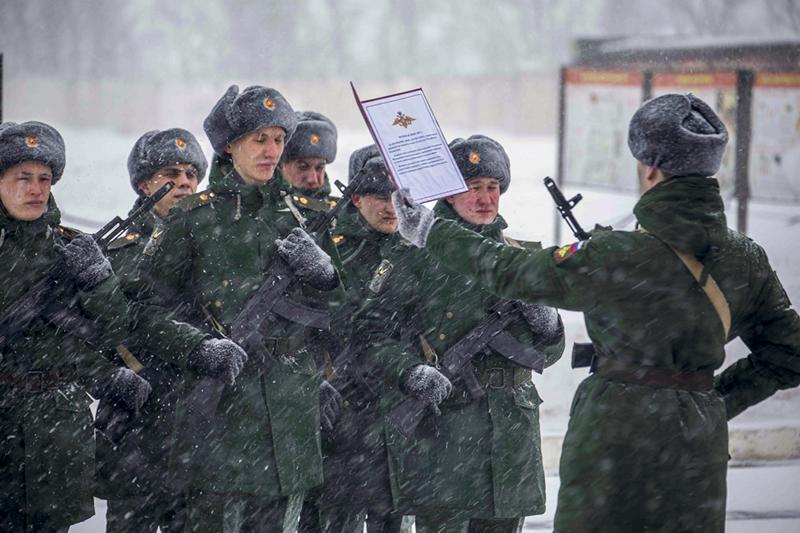 Jóvenes rusos temen ser reclutados y enviados a Ucrania Foto: AP