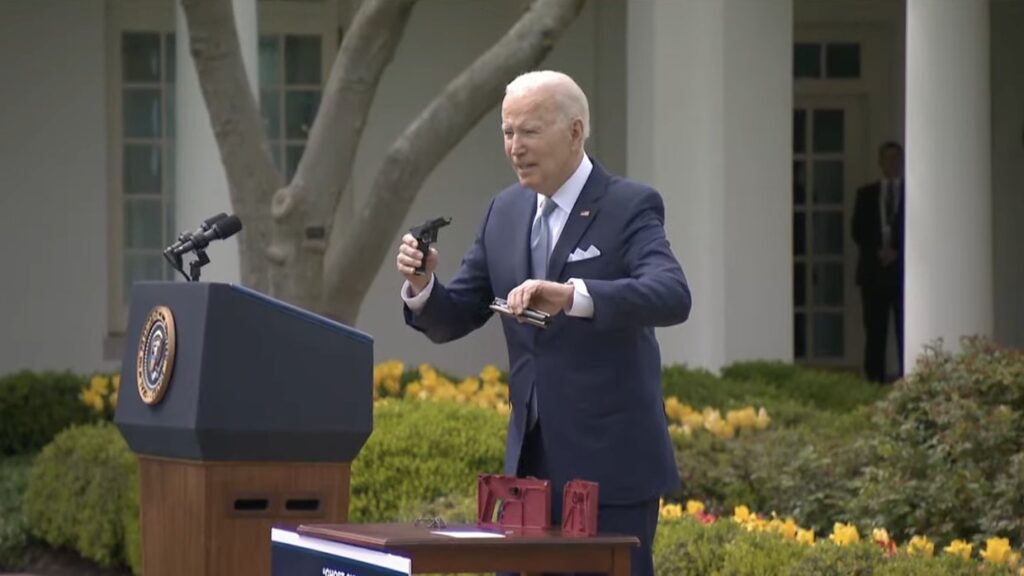 Biden prevé sacar norma de armas en los próximos días