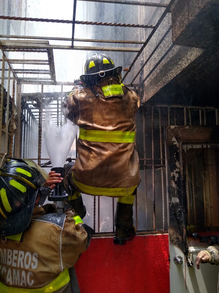 Protección Civil de Tecámac sofocó incendio en casa habitación *FOTOS ESPECIALES