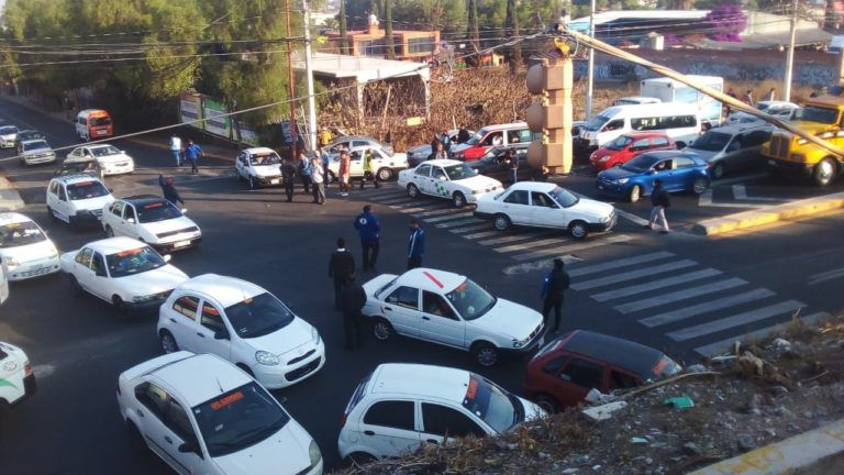 Taxistas bloquean la carretera libre “México-Pachuca” en ambos sentidos Foto: Especial
