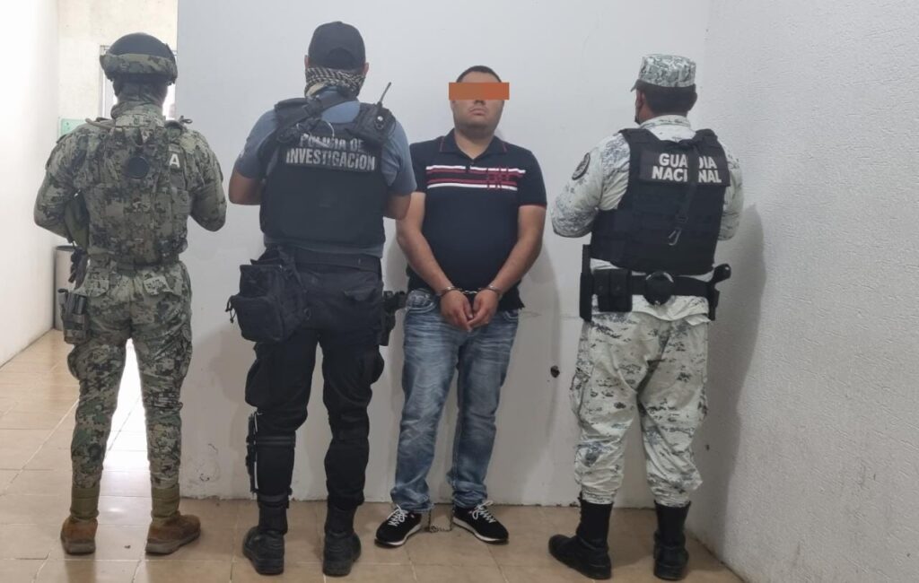 FGJ-Chihuahua detiene en Cancún a Juan Manuel “N” generador de violencia FOTOS FGJ-Quintana Roo / FGJ-Chohuahua