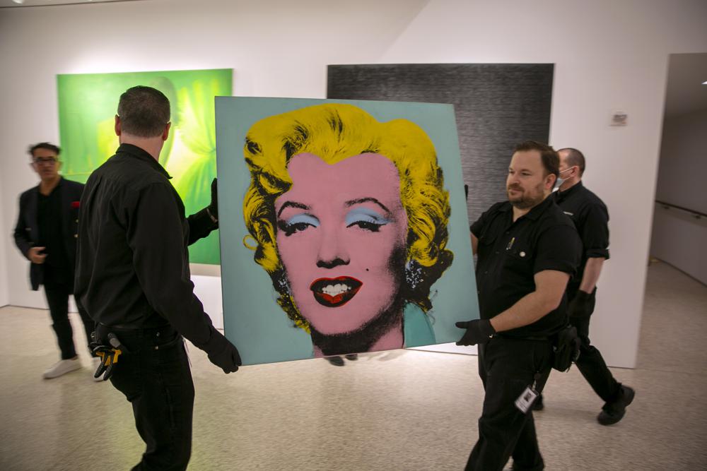 “Marilyn” de Warhol se vende en subasta por récord de $195MM