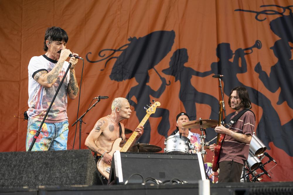 Chili Peppers honran al baterista de Foo Fighter en Jazz Fest Foto: AP