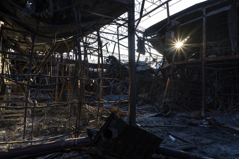 Hallan 200 cuerpos en Mariúpol, la guerra sigue en el Donbás Foto: AP
