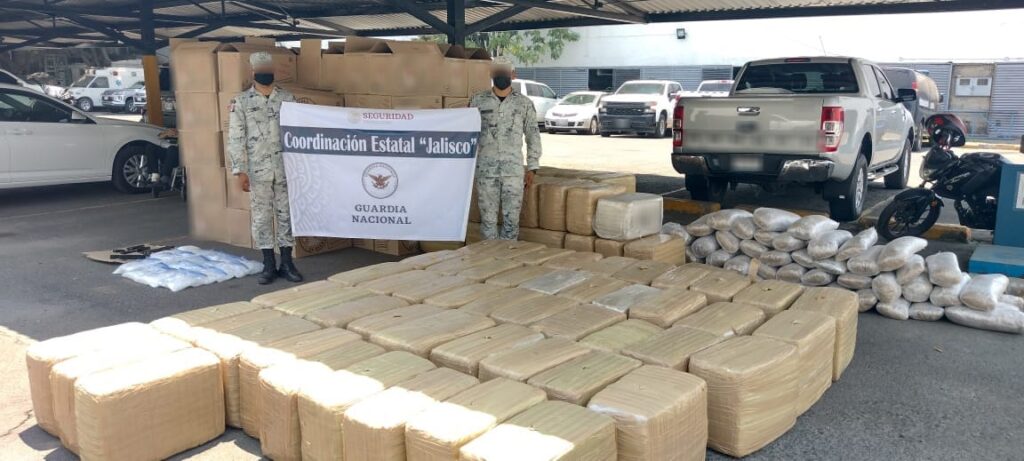 Guardia Nacional decomisó marihuana, narcóticos, armas y cargadores en Jalisco Fotos: GN