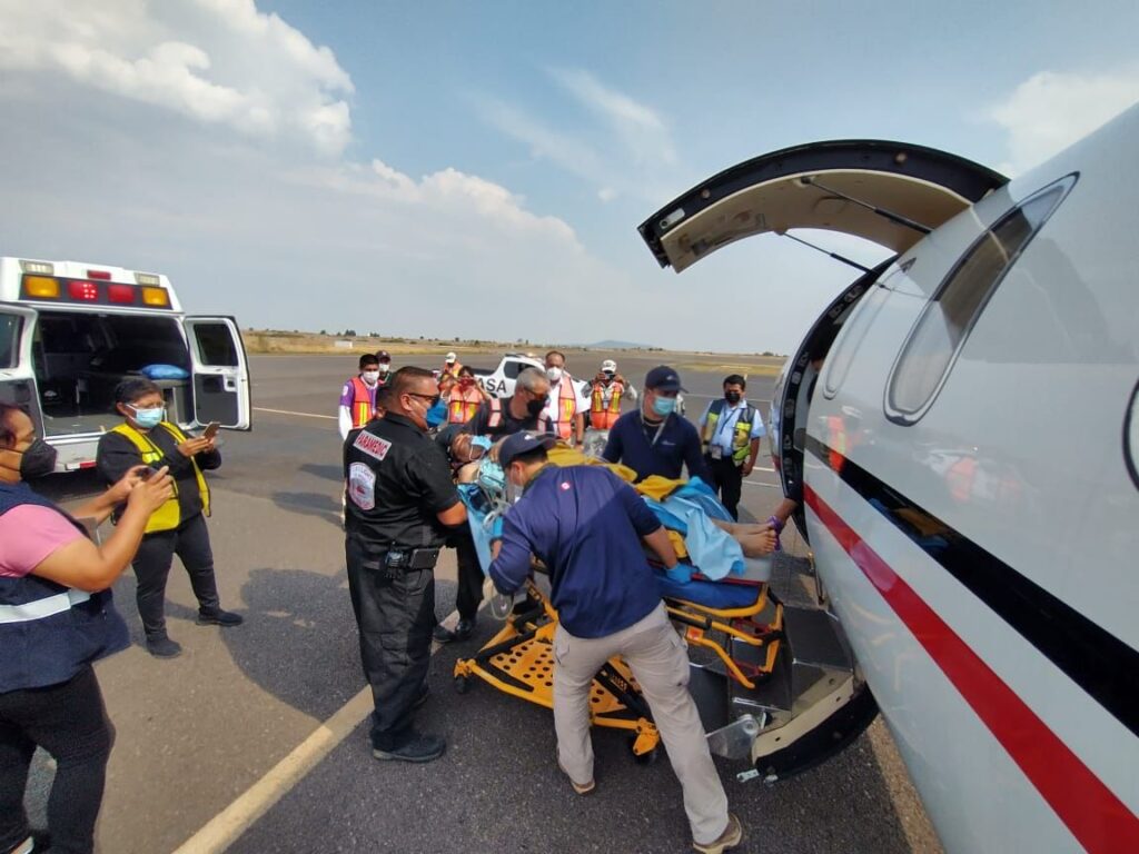 INM recibe en Puebla a connacional trasladado en ambulancia aérea desde Canadá *FOTOS SEGOB / INM