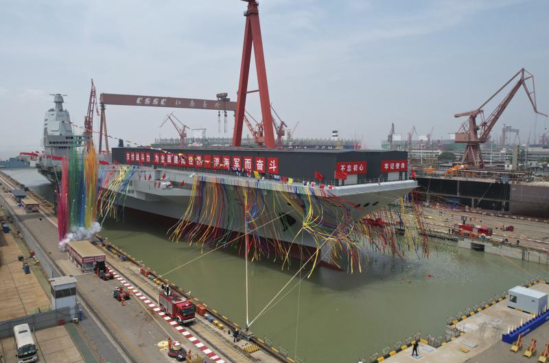 China bota su primer portaaviones de última generación Foto: AP