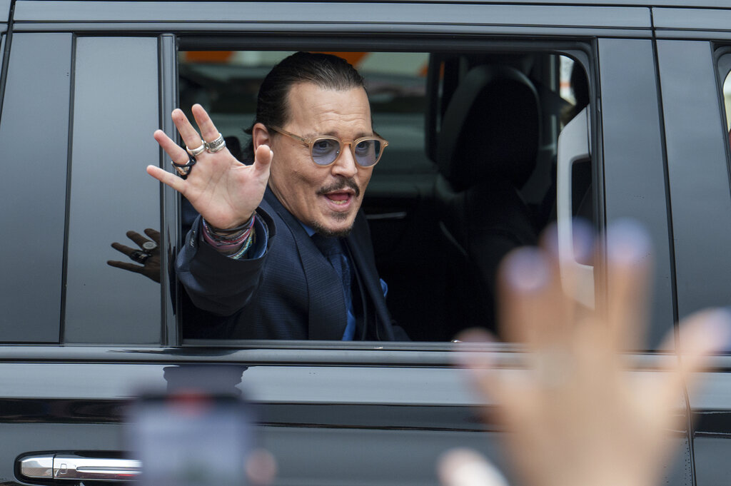 Jurado apoya a Depp en demanda y a Heard en contrademanda