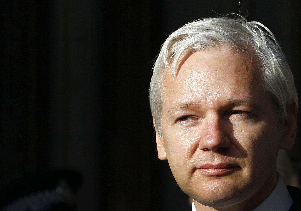 Londres aprueba extradición a EUA de Assange, que apelará