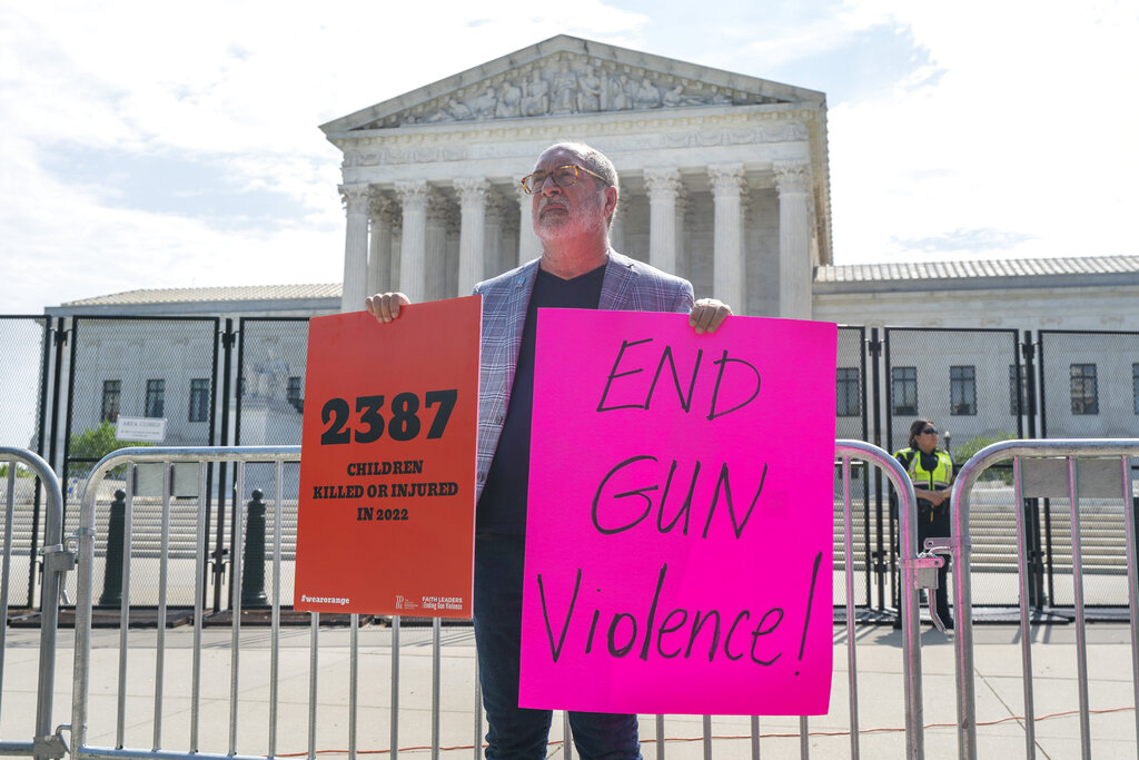 Corte Suprema de EEUU anula ley sobre tenencia de armas