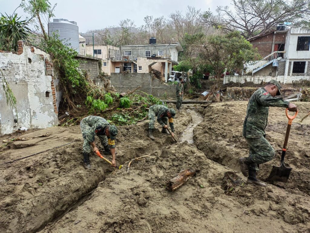Ejército Mexicano apoya a población de Oaxaca tras paso de Huracán Agatha