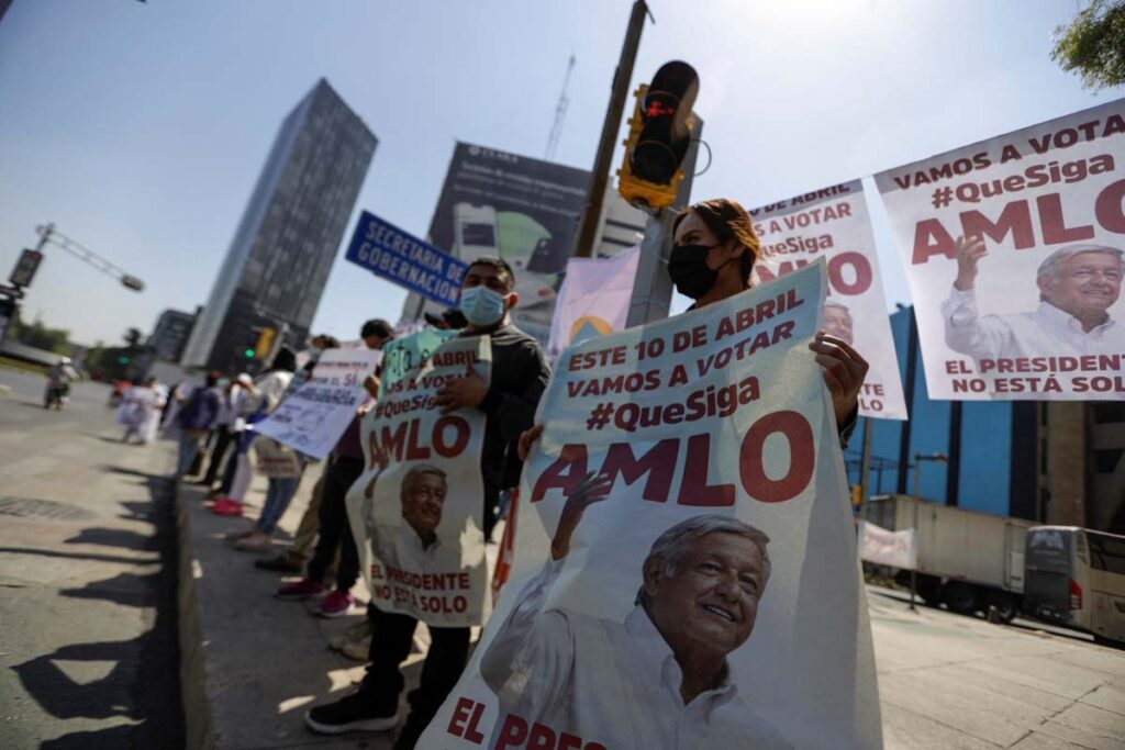Denuncia MC a Morena por utilizar imagen de AMLO en estados donde habrá elecciones Foto: Internet