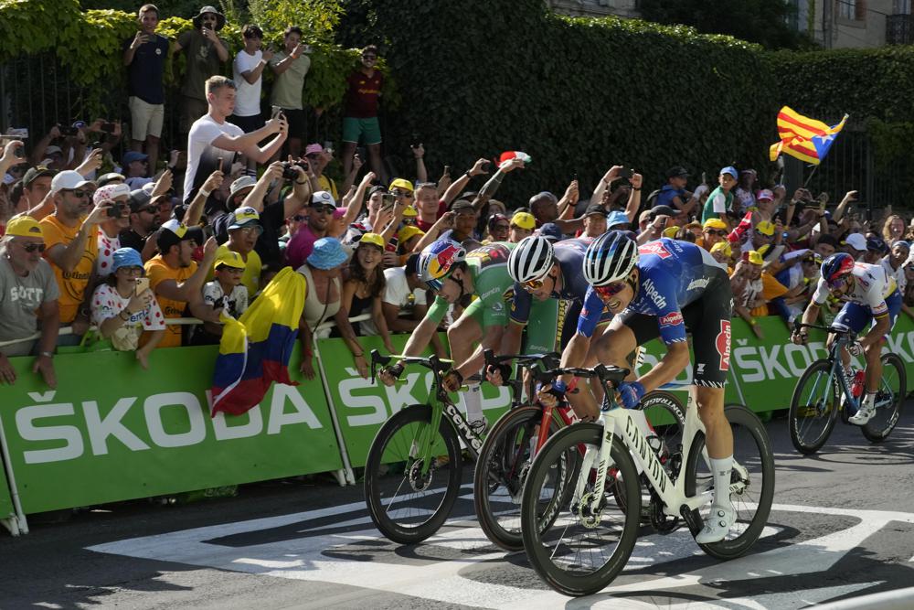 Philipsen gana la etapa del Tour, Vingegaard mantiene el liderato, Roglic fuera Foto: AP