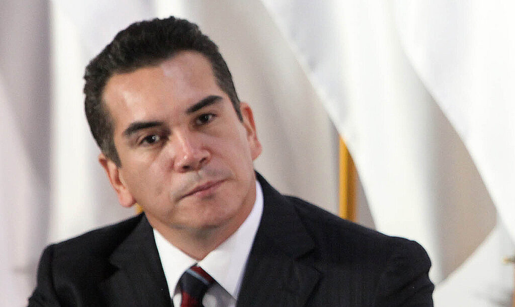 “No que no tronabas pistolita”, expresa Alejandro Moreno al lograr quórum en la Comisión de Gobernación Foto: Internet