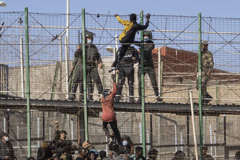 Marruecos condena a migrantes por intento de cruce a España Foto: AP
