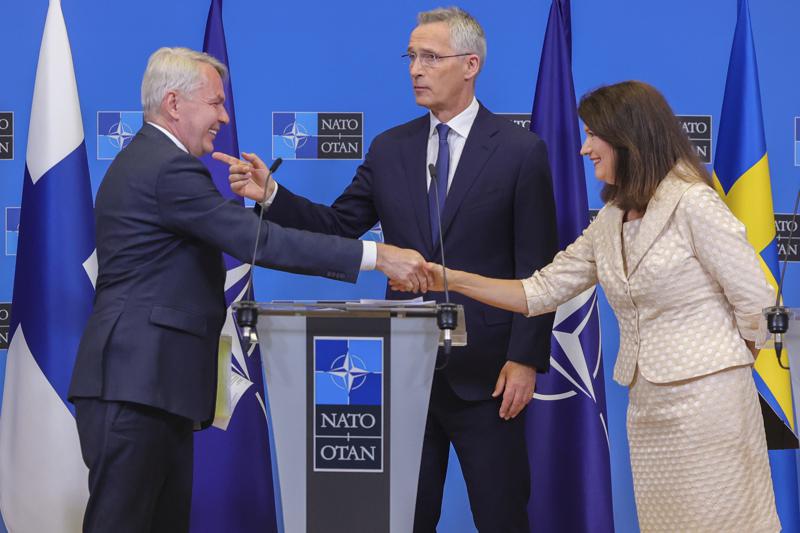 La OTAN firma protocolos de ingreso de Suecia y Finlandia Foto: AP