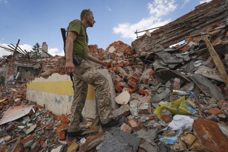 12 muertos en Ucrania mientras Rusia continúa bombardeos Foto: AP