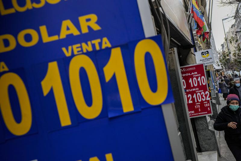 Cobre y debilitamiento del dólar aprecian el peso chileno Foto: AP