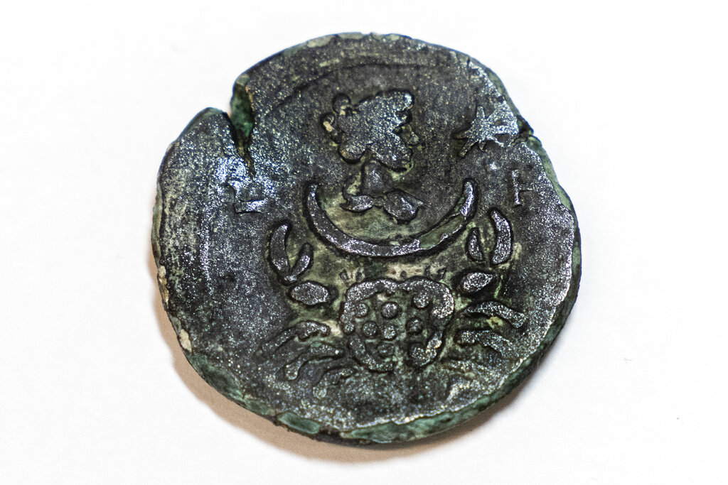 Hallan moneda de hace 1.850 años con un signo zodiacal