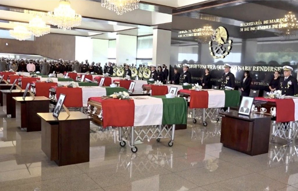 Critica oposición ausencia de López Obrador a funeral de marinos; Morena lo justifica