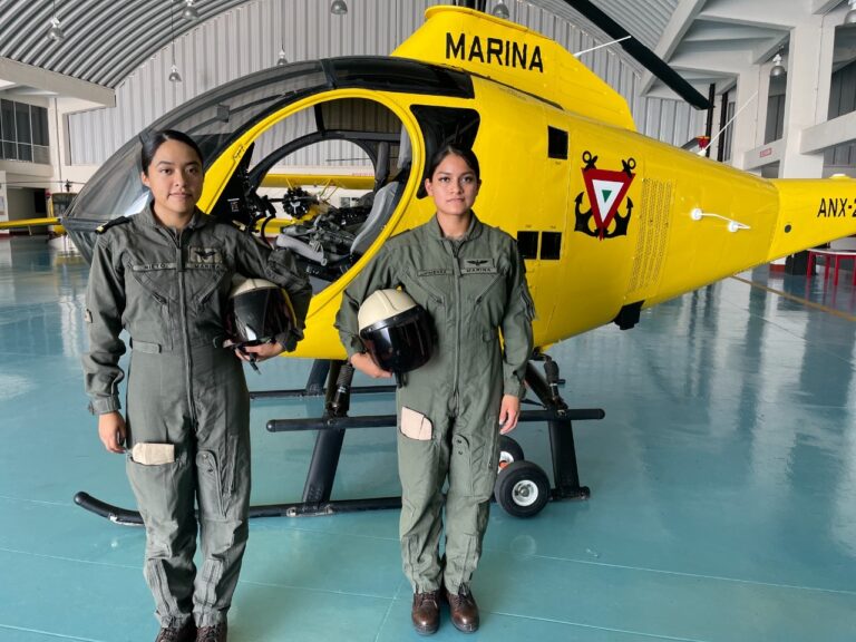 SEMAR | Se gradúan las 2 primeras mujeres pilotos aeronavales de helicóptero de la Armada de México