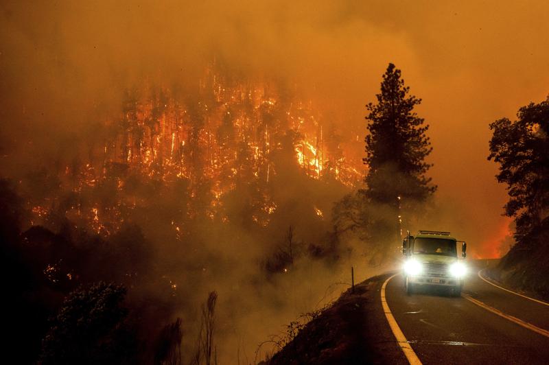 Suben a 4 los muertos por incendios forestales en California Foto: AP