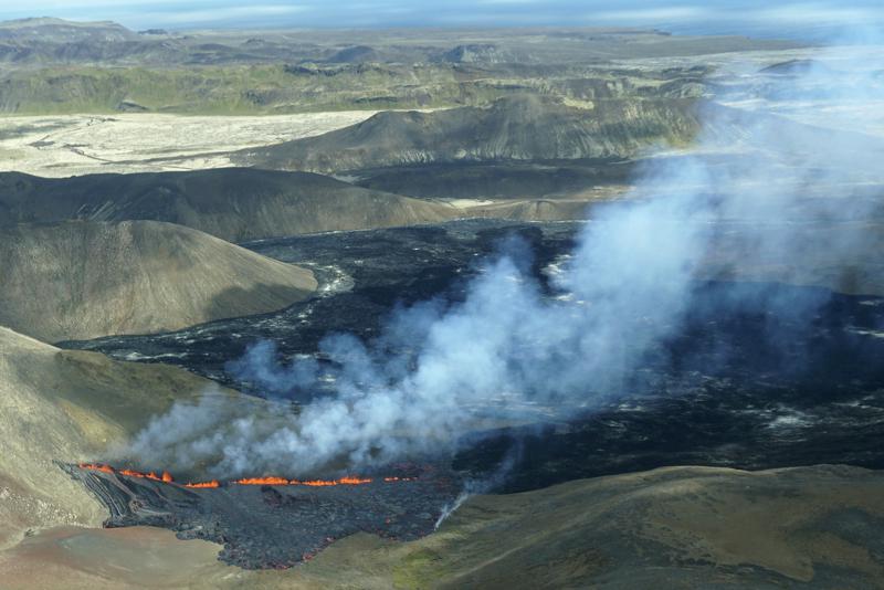 Volcán entra en erupción en suroeste de Islandia Foto: AP