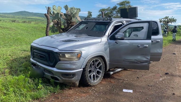 GN asegura en Jalisco una camioneta con blindaje artesanal, un arma de fuego, cargadores y cartuchos