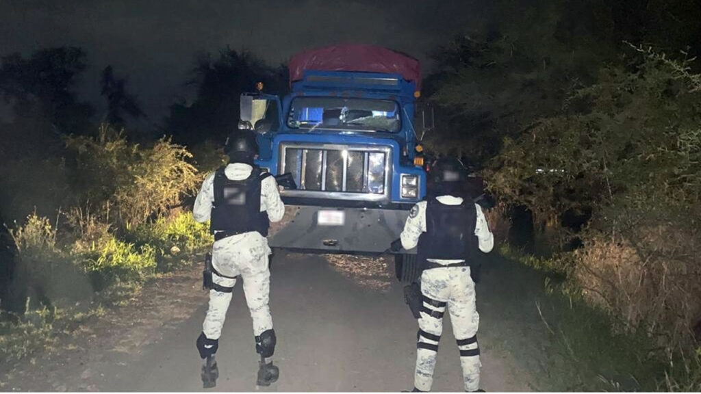 GN recupera tres tractocamiones con diversas mercancías robados en Guanajuato