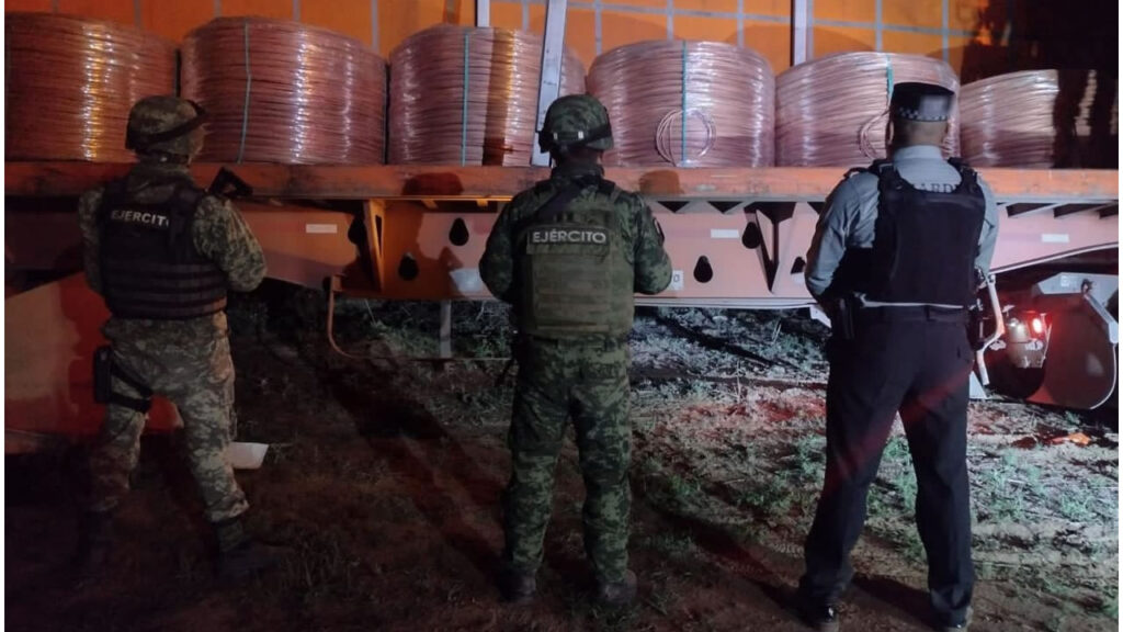 GN y SEDENA recuperan en Guanajuato tractocamiones con 66 toneladas de cobre