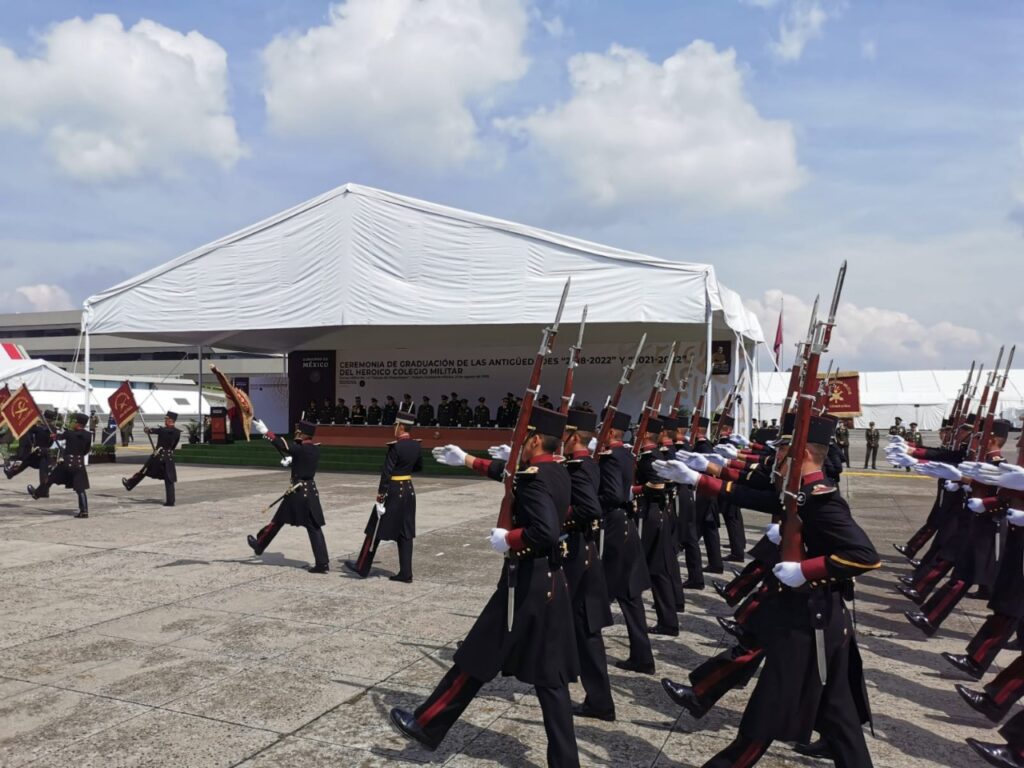 Se gradúan 581 oficiales del Heróico Colegio Militar 6