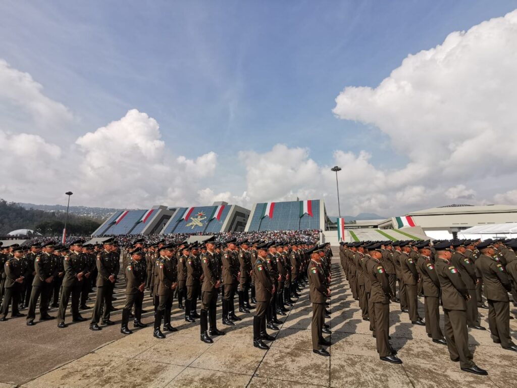 Se gradúan 581 oficiales del Heróico Colegio Militar 6