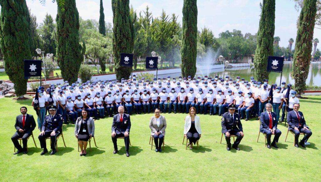 Se gradúan 60 mujeres y 51 hombres del servicio de protección federal