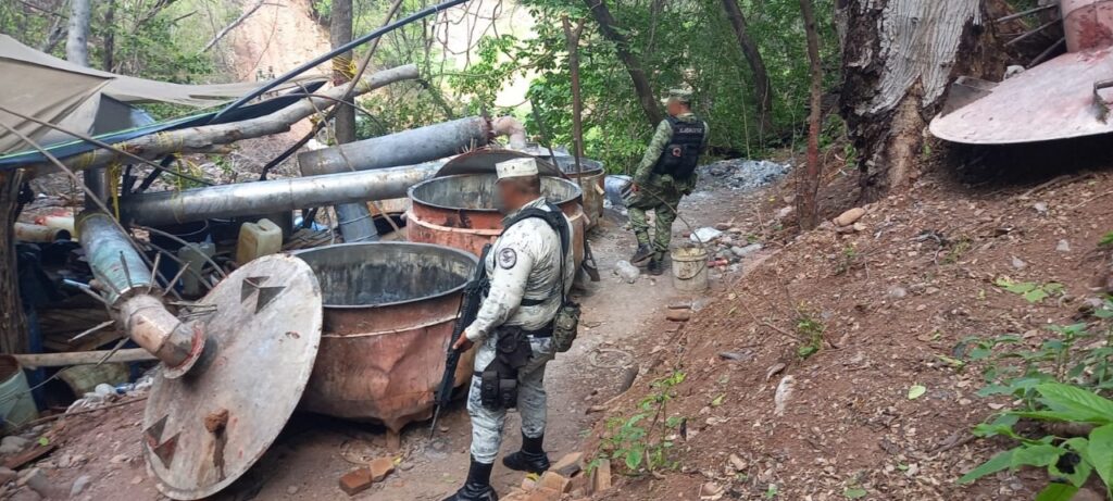 Guardia Nacional y SEDENA localizaron y desmantelaron cinco narco laboratorios en Sinaloa *FOTOS GN & SEDENA