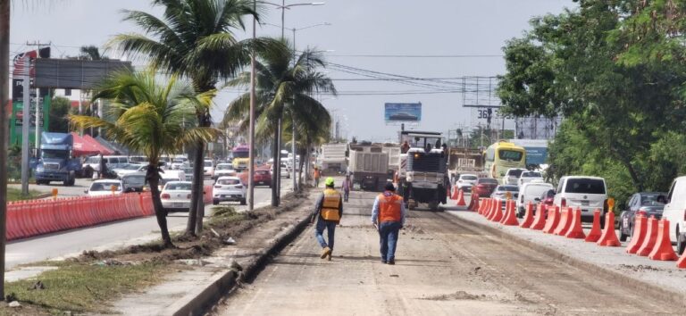 Perdidas económicas y caos vial por obras en Cancún Foto: Internet
