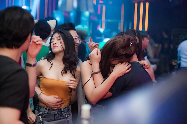 Pinchan con jeringas a jóvenes en discotecas de España