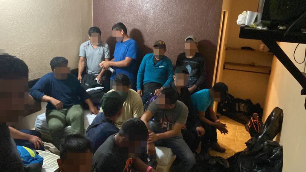 INM rescató en hotel de Veracruz a 270 migrantes entre ellos 45 menores de edad