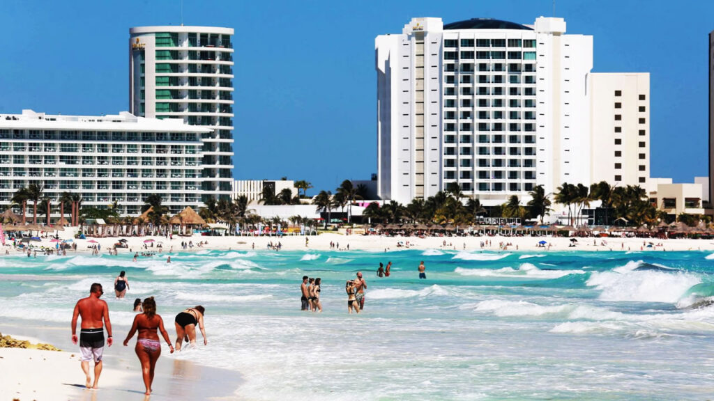 Cancún y Puerto Morelos, ganadores de los óscares del turismo