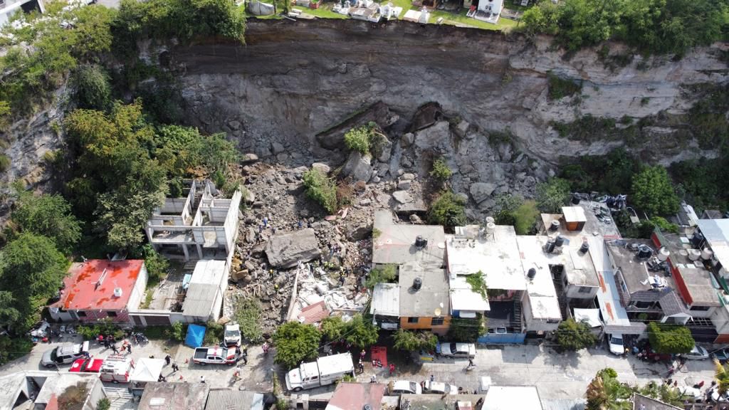 Localizan sin vida los cuerpos de dos mujeres tras derrumbe en la colonia “Los Pilares” en Cuernavaca