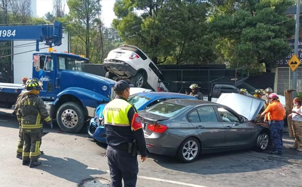 SSC-CDMX: Accidente vial en Álvaro Obregón, deja como saldo seis personas lesionadas y daños materiales de consideración