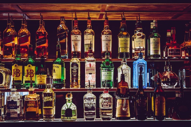¿Cómo identificar bebidas alcohólicas adulteradas?