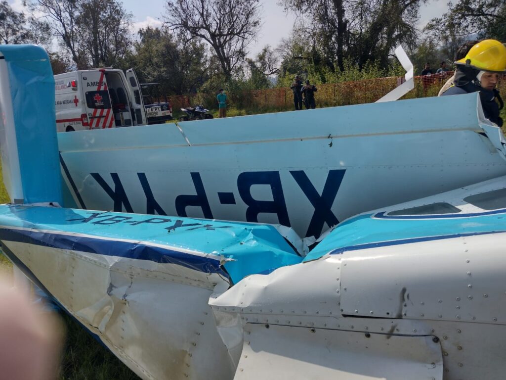Una persona fallecida y tres más lesionadas tras desplome de aeronave en Valle de Bravo, Edomex