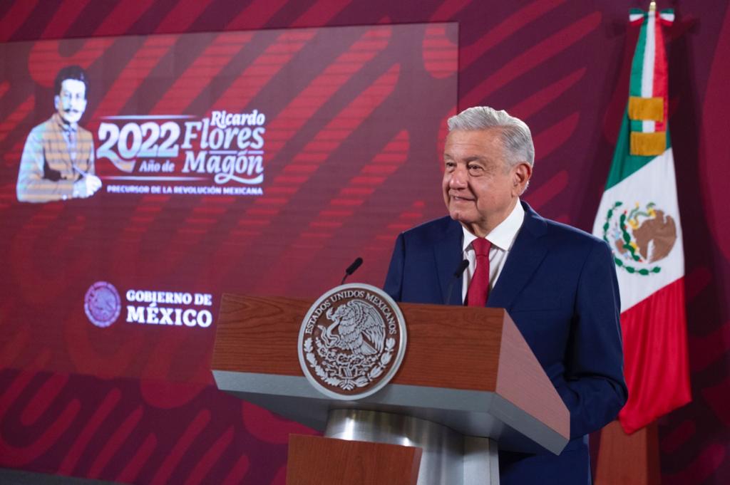 AMLO asesora a Claudio X. González: destapará a 38 presidenciables de la oposición