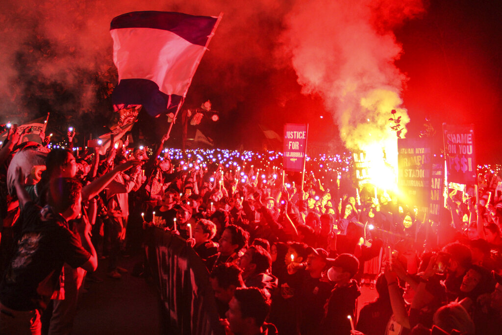 FIFA descarta sancionar a Indonesia por tragedia en estadio