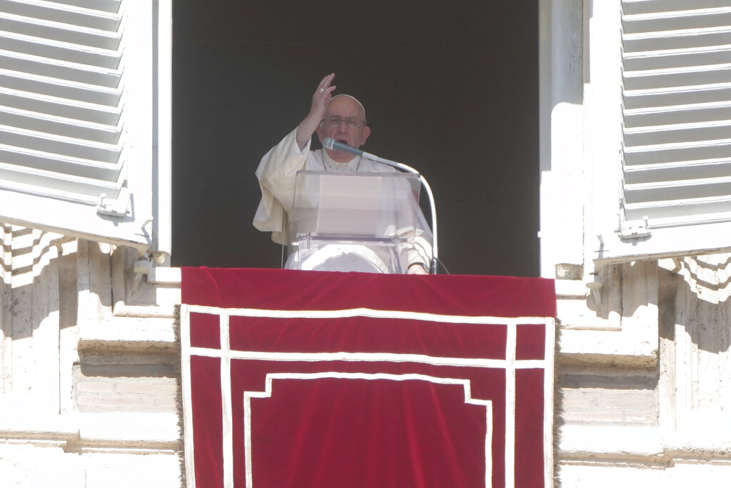 El papa aplaza consulta sobre el futuro de la Iglesia